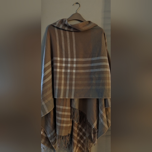 Cozy Poncho /wrap - Picture 3 of 3